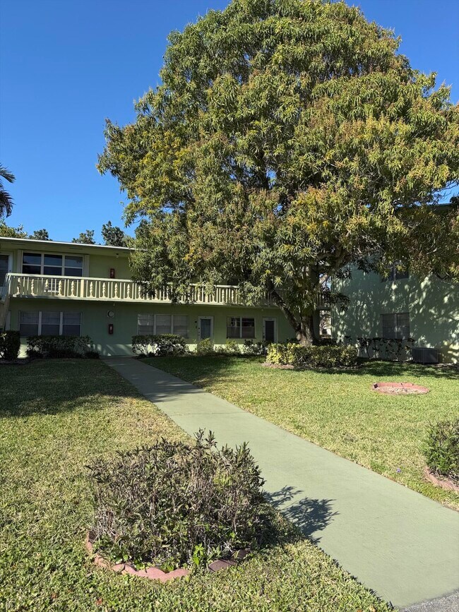 Photo - 64 Norwich I