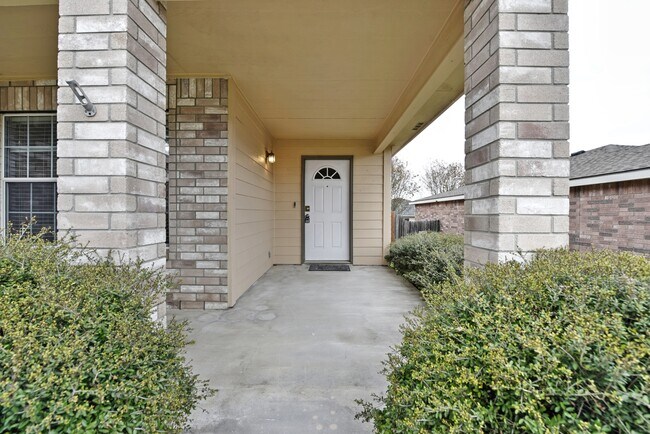 Photo - 12719 Rambling Rose