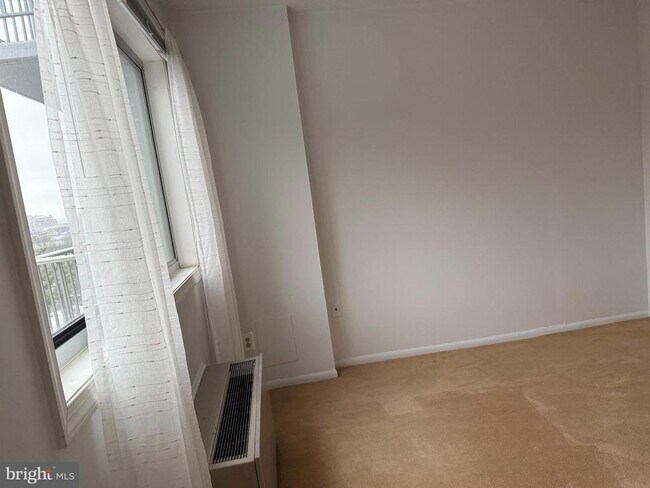 Photo - 2059 Huntington Ave Unidad 802