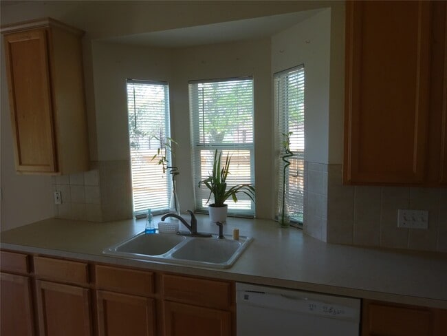 Building Photo - 515 Plantain Ln