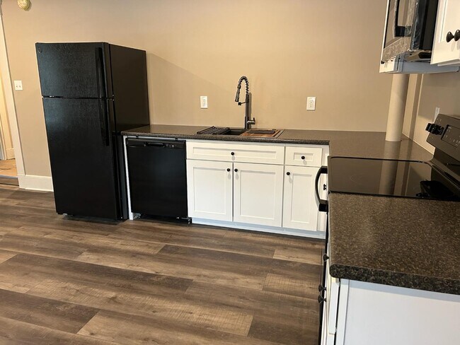 Photo - 365 Summer St