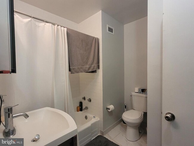 Photo - 135 S 19th St Unit 905