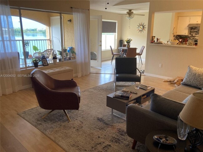 Building Photo - 2361 NW 33rd St Unit 616