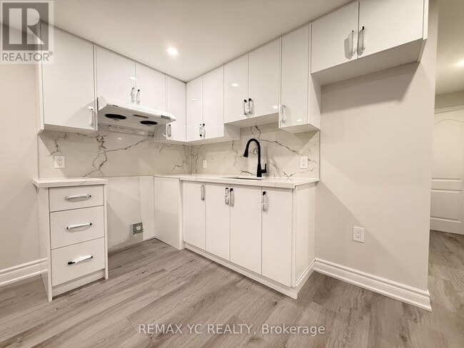 Photo - 402 Handley Crescent