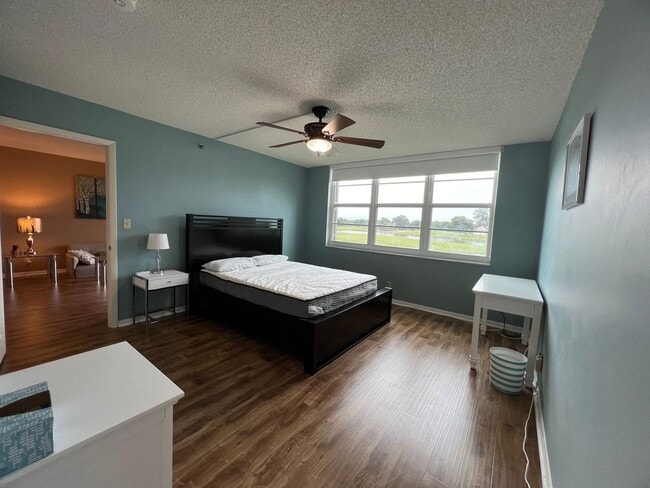Photo - Beautiful 2/2 Waterview in Davie/Nova