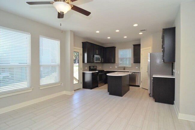 Photo - 2921 Bond Dr