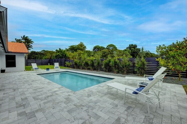 Photo - 1440 NW 12th Way