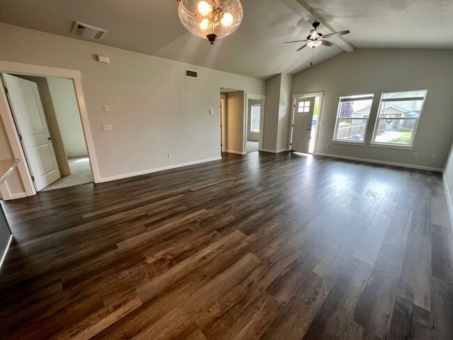 Photo - 199 Mellecker Way