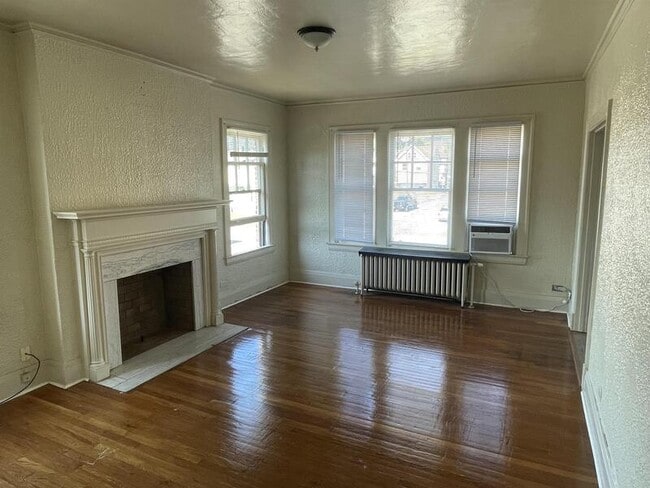 Building Photo - 403 N 4th St