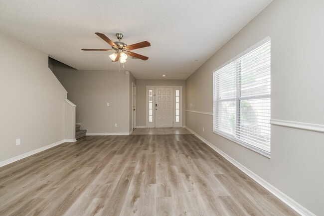 Photo - 721 Cape Cod Cir