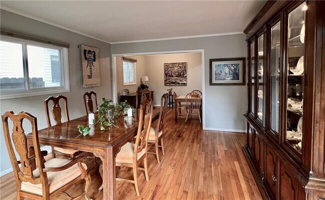 Photo - 1103 Palafox Dr NE