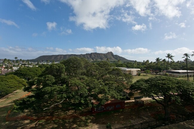Building Photo - 3 bed, 2 bath, 1 parking in Waikiki with D...