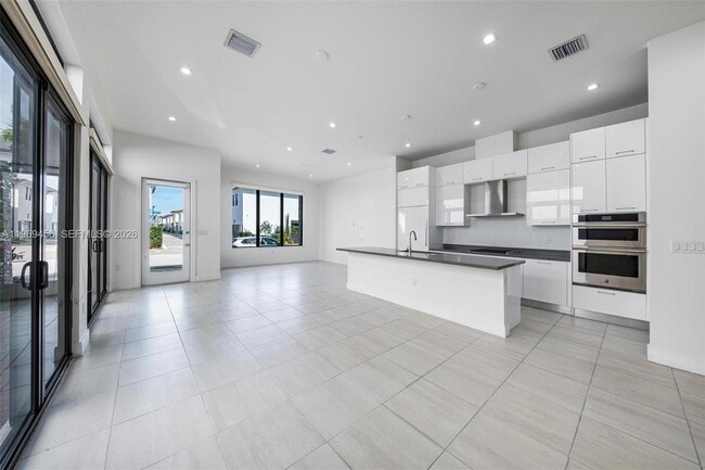 Photo - 8120 NW 43rd St