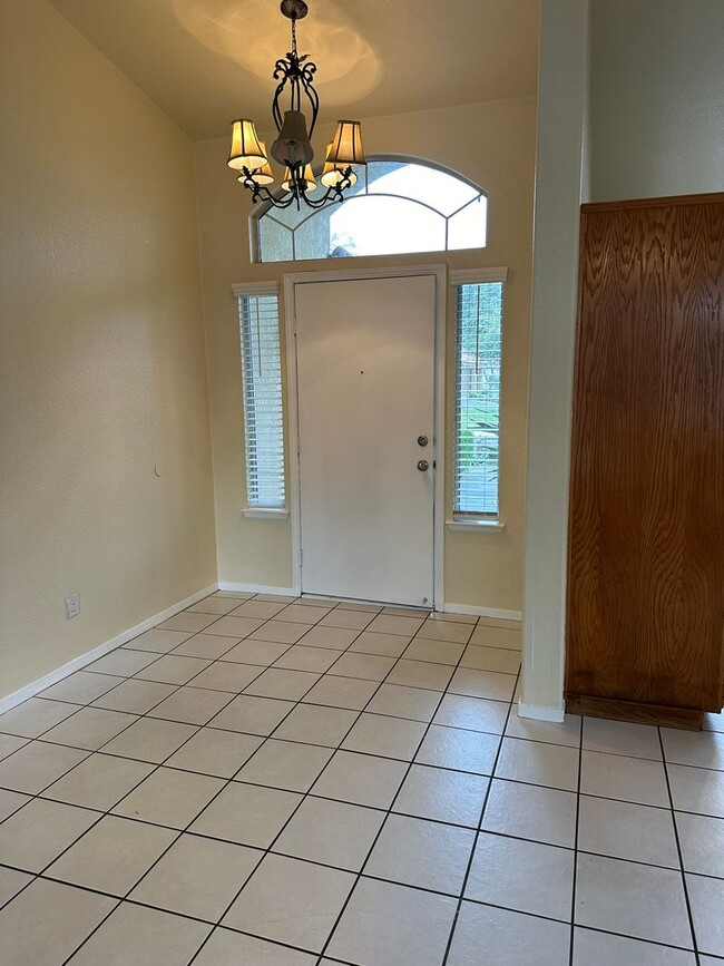 Photo - 3/2 Granville in NW Fresno. 3 car garage a...