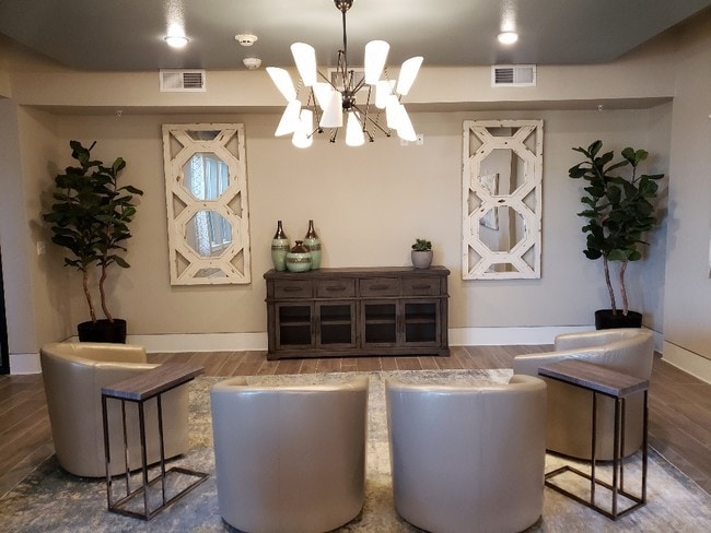 Photo - Huntington at Paseo de la Resaca