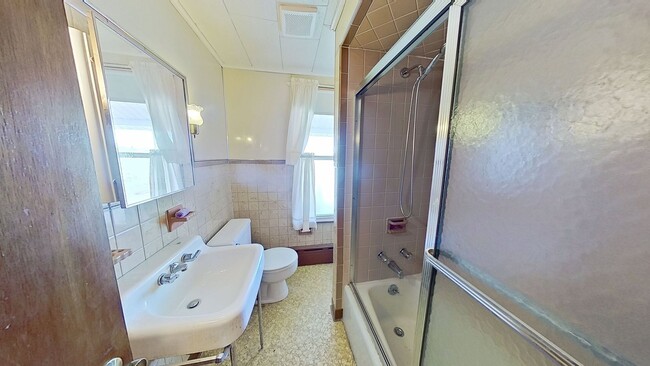 Photo - 2 Bedroom Duplex with Basement and Storage