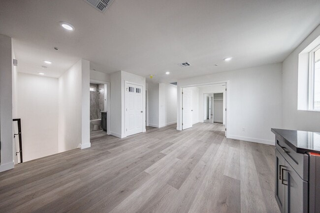 1617 W 55th St Unit #1617