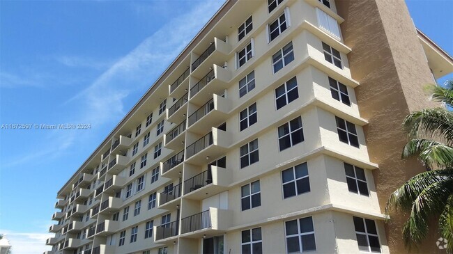 Building Photo - 1009 N Ocean Blvd Unit 211 Rental