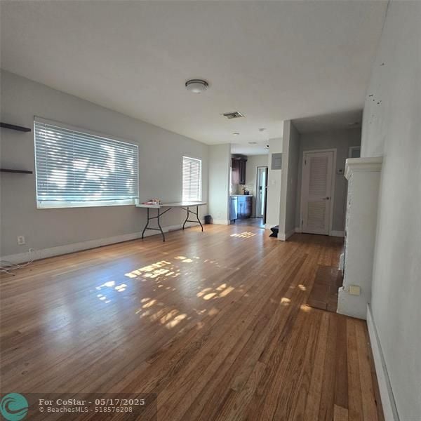 Photo - 1643 Funston St Casa