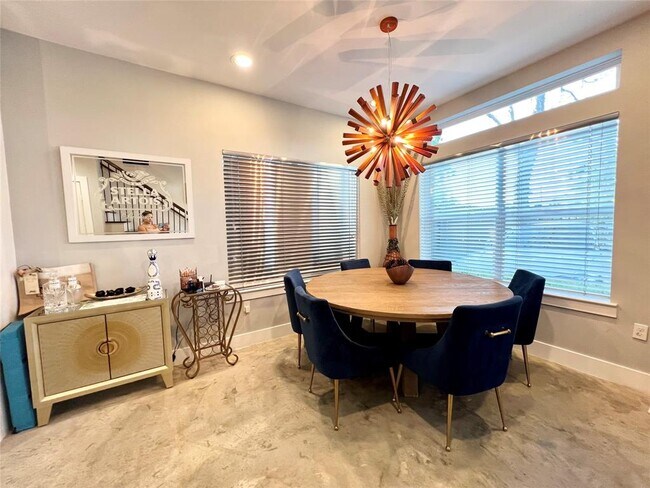 Photo - 612 E 29th St