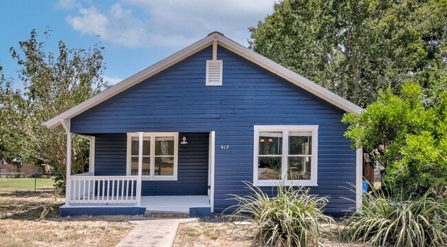 Timeless 2 Bedroom, 2 Bath Home in Downtow... - Timeless 2 Bedroom, 2 Bath Home in Downtow...