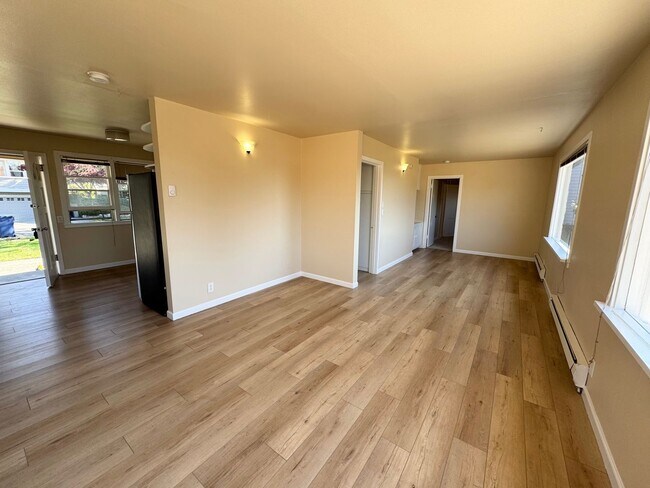 Photo - Charming Kirkland two bedroom one bath bun...