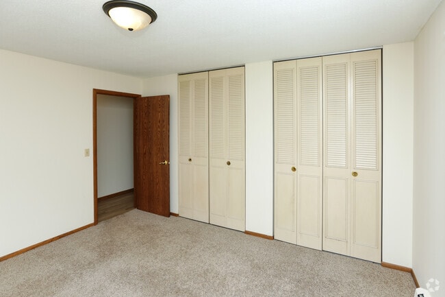 1BR, BA - 725SF