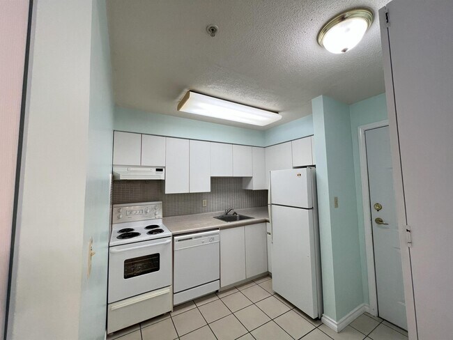 Photo - 4990 McGeer St