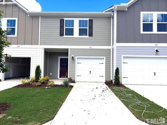 Building Photo - 3 Bedroom Townhome with Garage for Rent