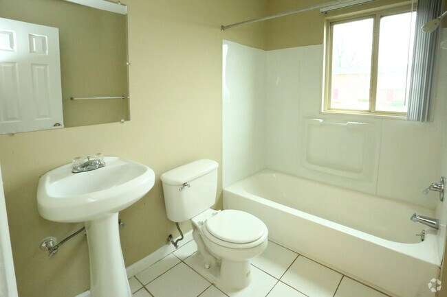 1 BR, 1 BA - Apartment, 550 SF - Infinity Park Townhomes