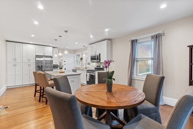 Building Photo - 14 Hood St Unit B