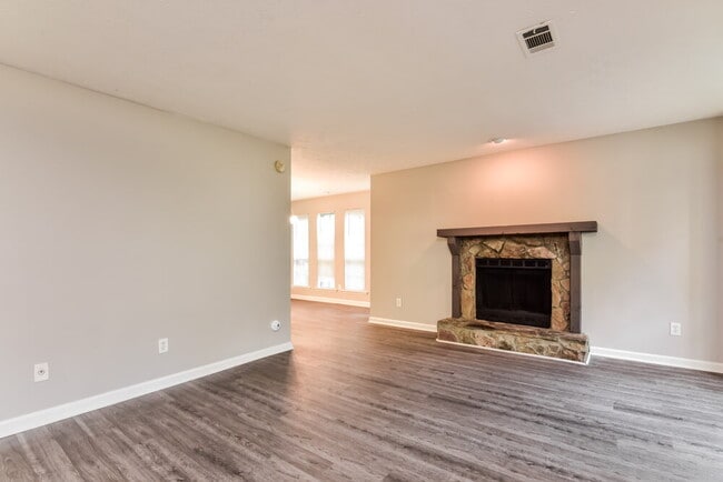 Photo - 4723 Old Highgate Entry