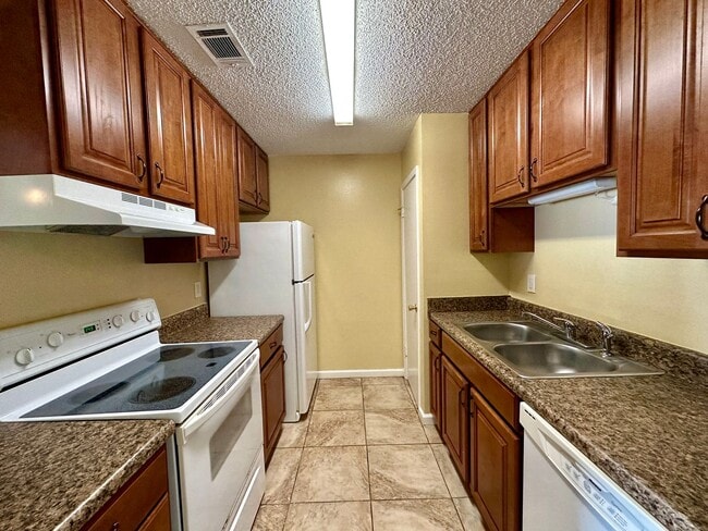 Photo - 2 Bedroom 1 Bath Available with Water, Tra...