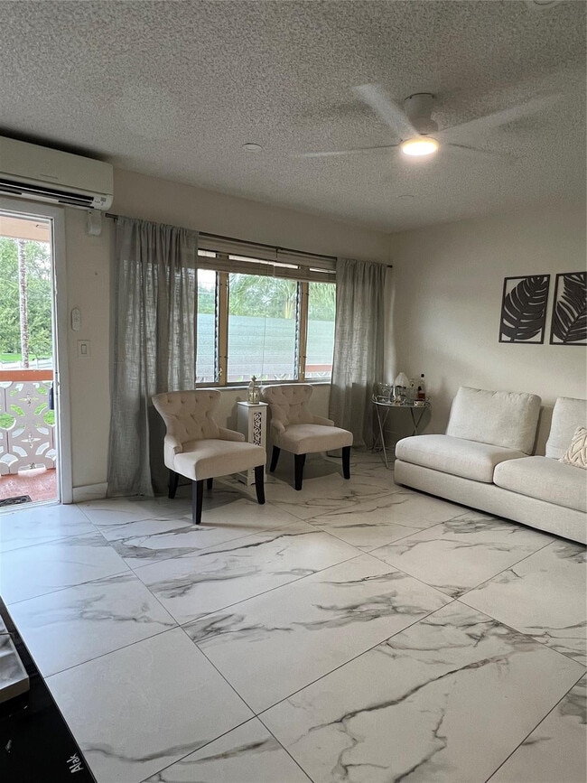 Photo - 900 SW 10th Terrace Unidad S20