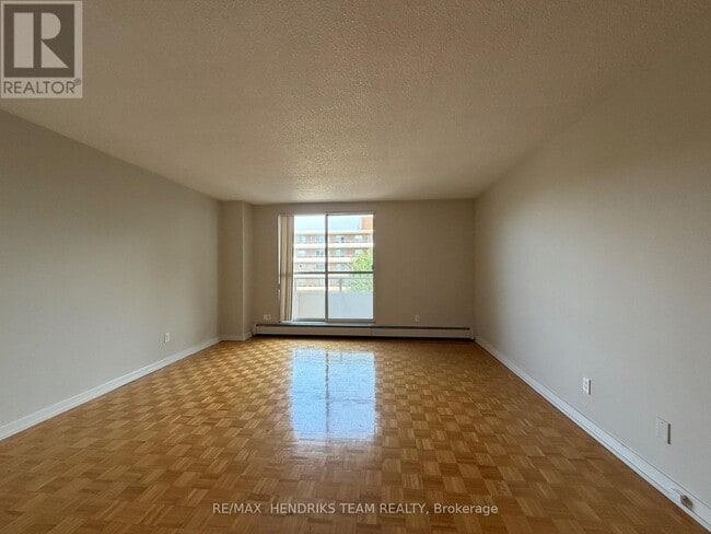 Photo - 33 Leaside Dr Unit 402