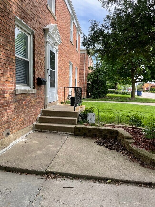 Photo - 623 Waukegan Rd