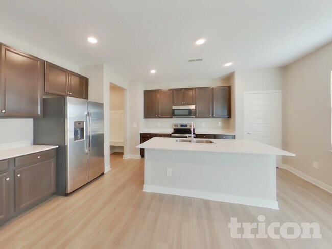 Photo - 1303 Eton Wy Casa