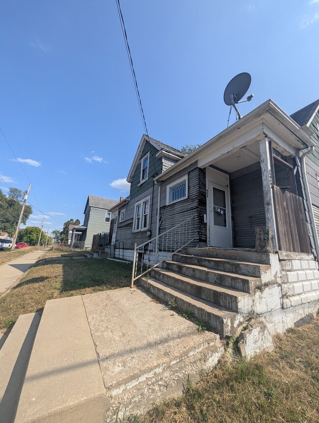 Photo - 422 S Louisa St