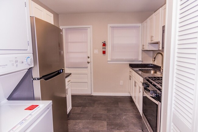 Photo - ONE MONTH FREE-Sign by 2/28/2026: Walk to Carytown & the Fan Unidad 1905-B