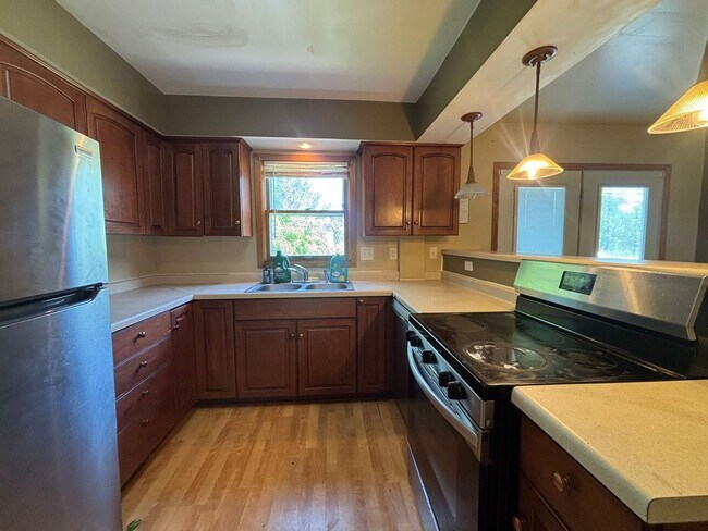 Photo - Awesome 3 BR/1 BA End-Unit Townhome in Minneapolis!