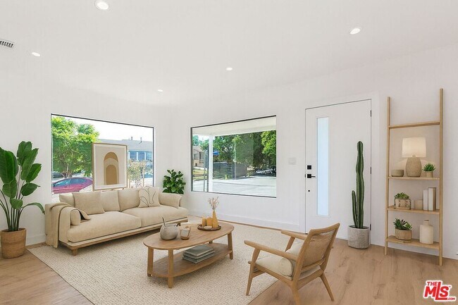 Photo - 2930 Spaulding Ave