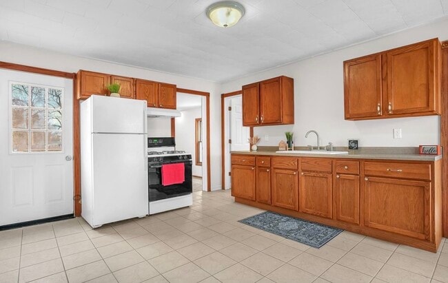 Photo - 105 E Bates St