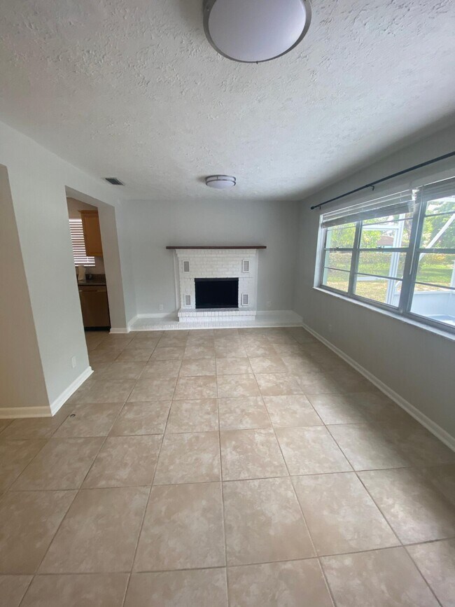 Photo - 1317 Willow Rd