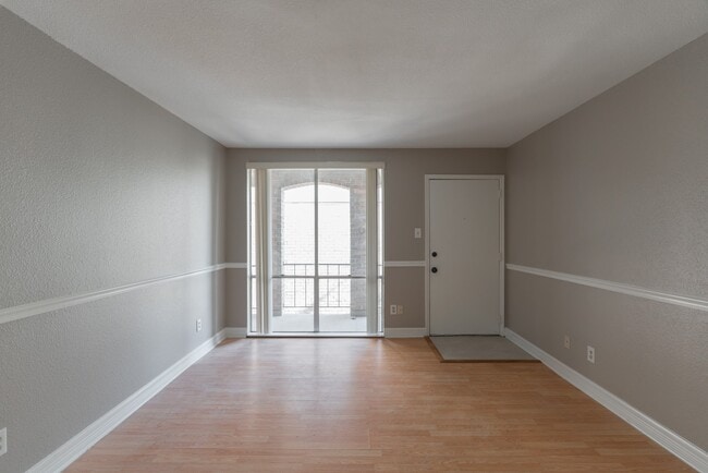Photo - 4635 Wild Indigo St Unit 505