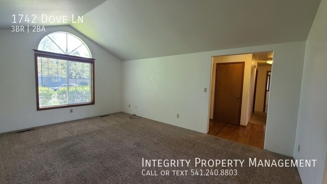Photo - 1742 Dove Ln