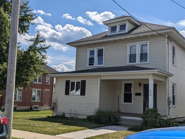 Photo - 613 N Chestnut St