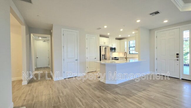 Photo - 15319 Lucerna St