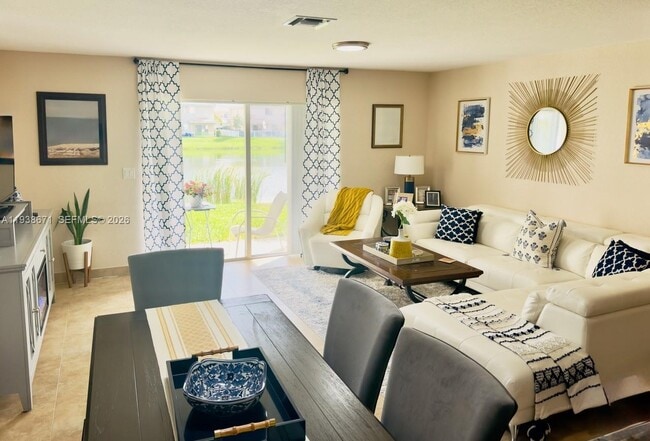 Photo - 5954 Royal Way