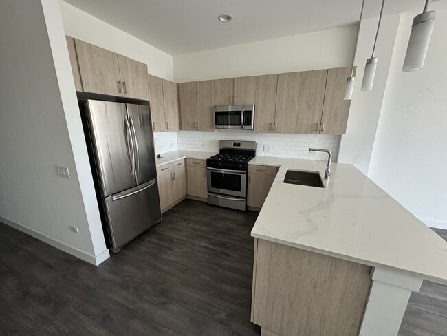 Building Photo - 1509 N Western Rental