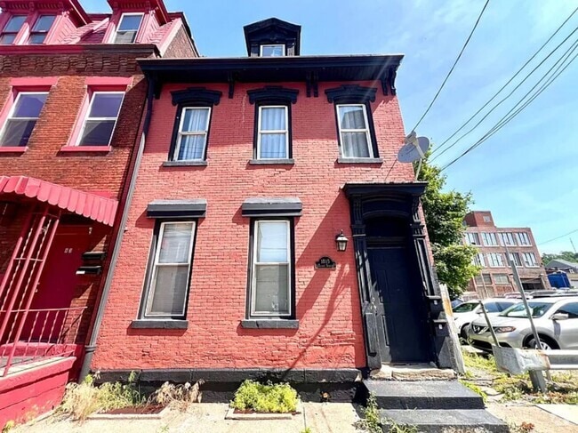 Building Photo - 1815 Locust St Unit #2 Rental